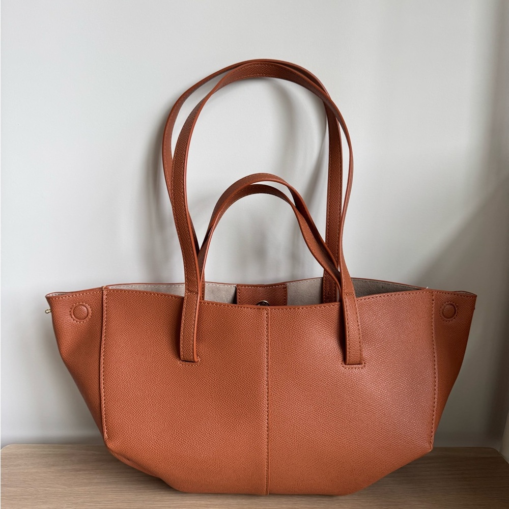 Elegant Tan Leather Tote Bag